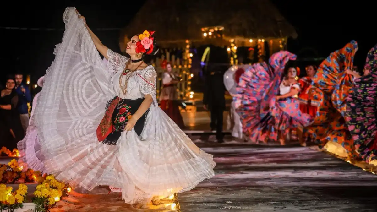 Altars and catrinas displayed during the Hanal Pixán celebrations in Puerto Juárez, Cancún