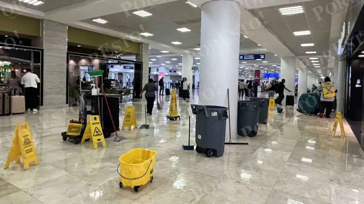Puddles and leaking ceiling panels in the Copa Airlines check-in area of Cancún International Airport Terminal 2 during heavy rain