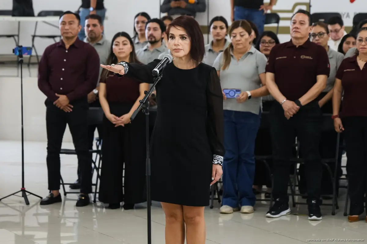 Leticia Lorenzo Zamudio takes the oath of office as head of the Playa del Carmen Internal Control Body