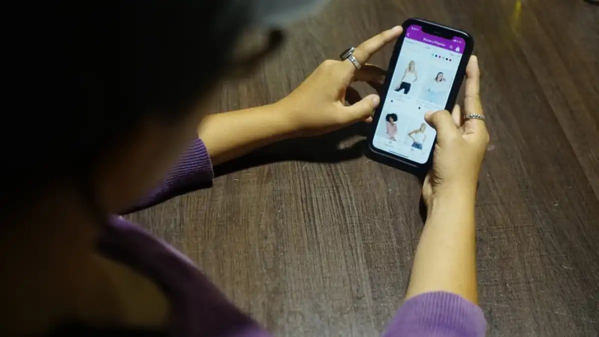 Senators vote on Mexico's digital economy and electronic payments bill during a chamber session