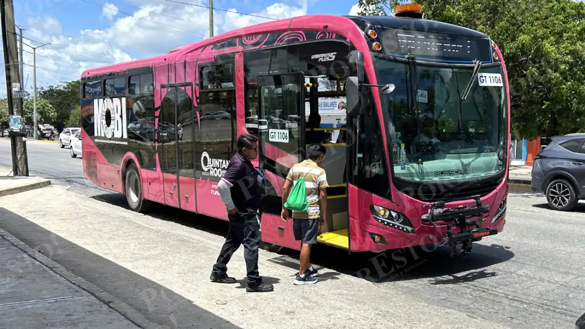 A MOBI public transit bus serving the new Route 17 in Cancún, Quintana Roo