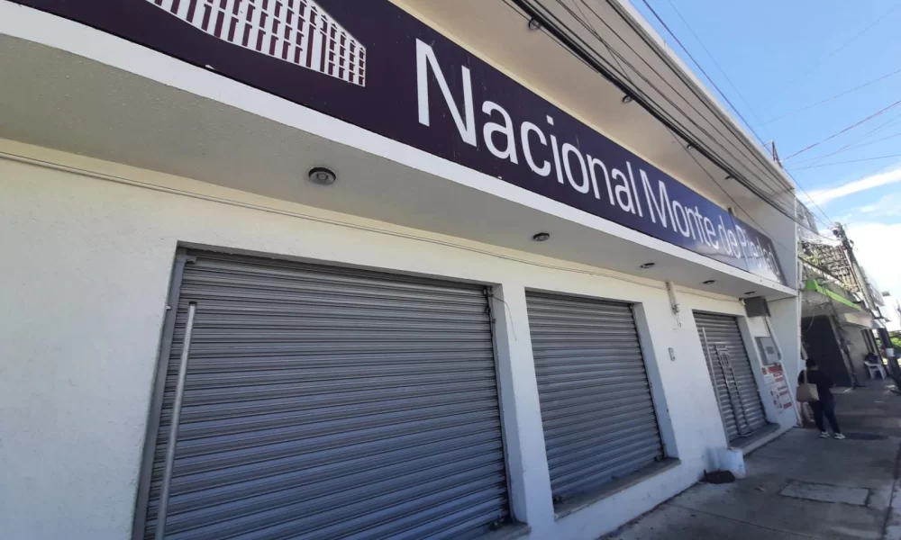 Exterior of a Nacional Monte de Piedad pawnshop branch in Chetumal, Quintana Roo