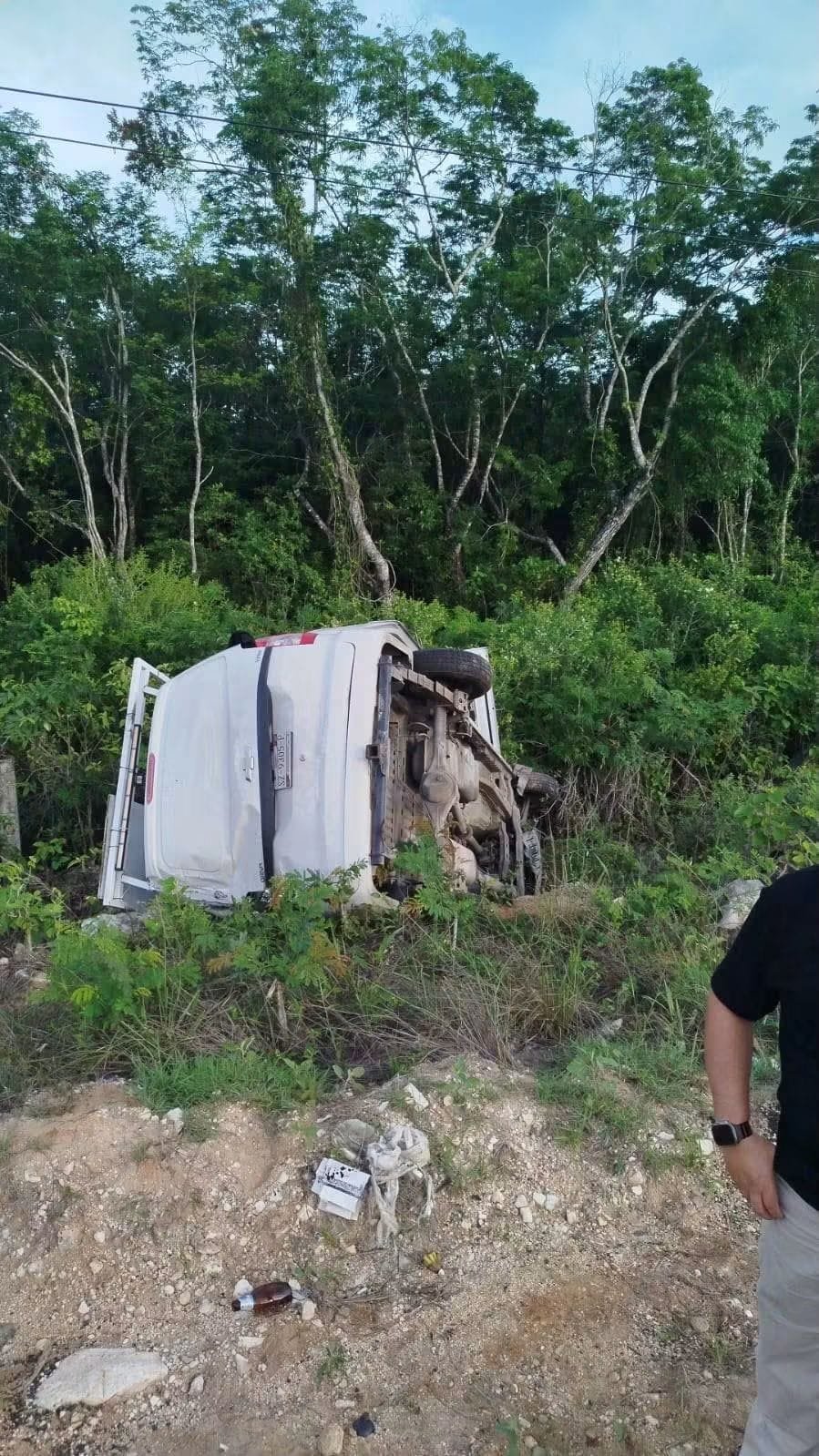 Overturned Chevrolet Van resting in roadside vegetation after being rear-ended by a LIPU passenger bus on Federal Highway 307 near Punta Venado, Quintana Roo