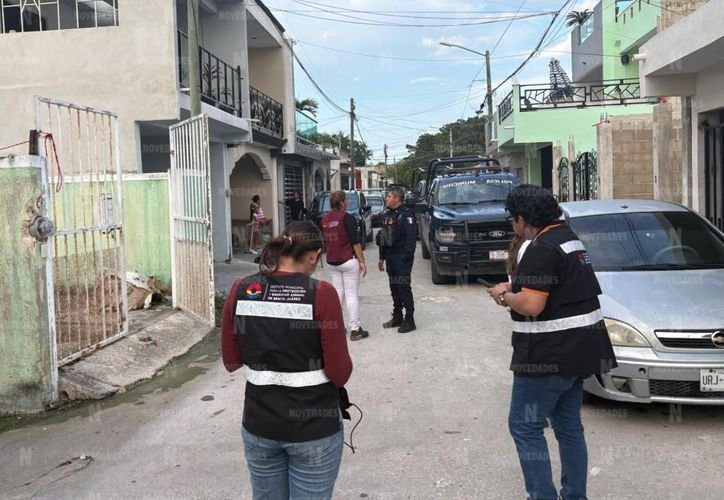 Police and state investigators outside a home in the Villas Otoch housing development in Cancún, where several pacas were found hanging from a clothesline