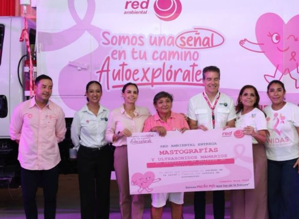 A pink garbage collection truck used to promote breast cancer self-examination in Cancún
