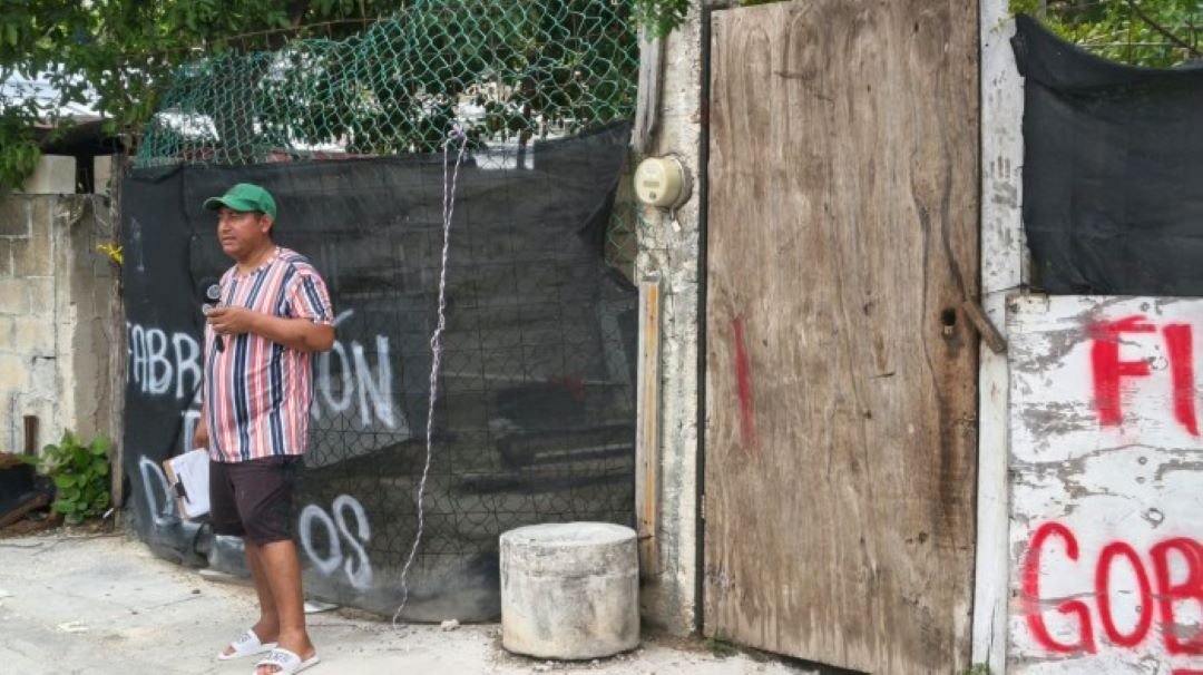 Entrance of the home on Avenida 25 in Colonia Colosio, Playa del Carmen, where state prosecutors carried out a raid and later released the property