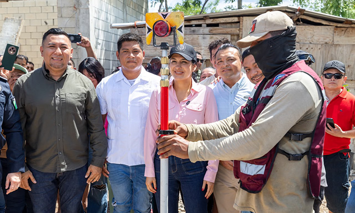 Playa del Carmen Mayor Estefanía Mercado speaks to residents of the San Judas Tadeo neighborhood at the start of topographic survey work