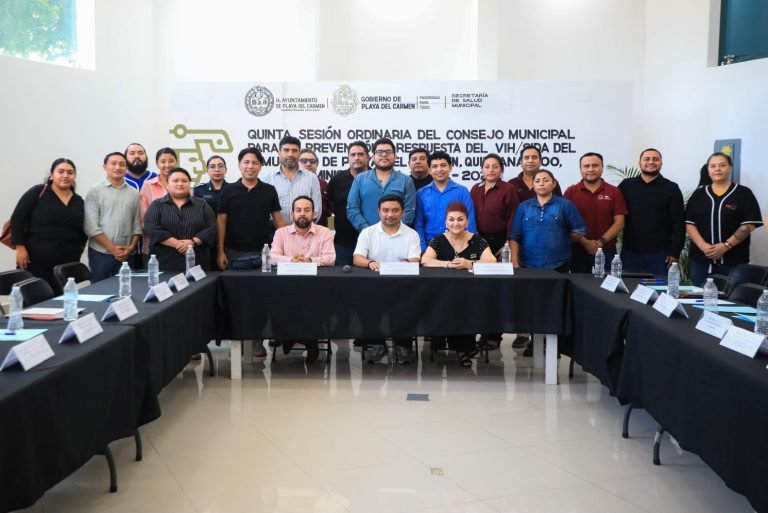 Municipal officials meet during the COMUSIDA session in Playa del Carmen to discuss HIV prevention, testing and treatment.