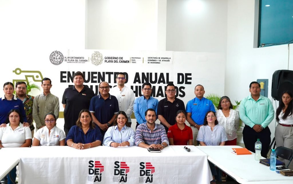Officials from Playa del Carmen meet with human resources directors from local companies to discuss hiring and employment strategies