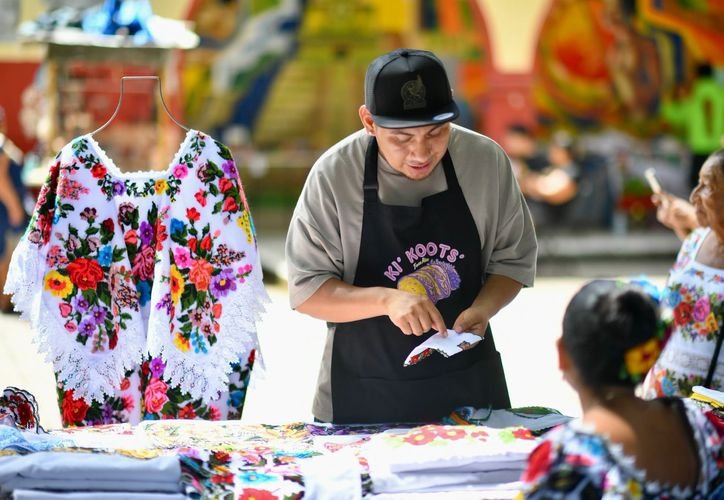 Handmade embroidery and crafts produced by artisans in Quintana Roo, whose 2026 state prize winners were announced by the Institute of Culture and Arts