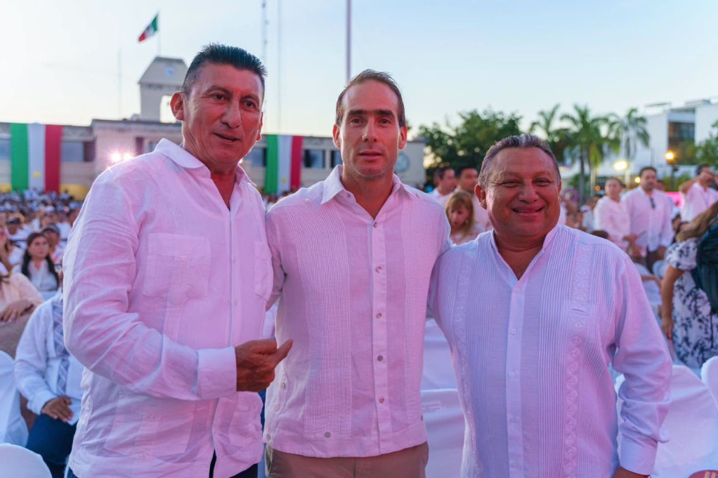 Politicians and mayors from Quintana Roo pose after registering for Morena federal district coordination posts ahead of the 2027 elections