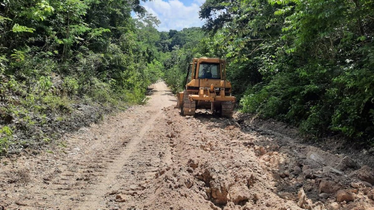 Rafael Lara Díaz, Quintana Roo public works secretary, speaking about the state's road repair budget