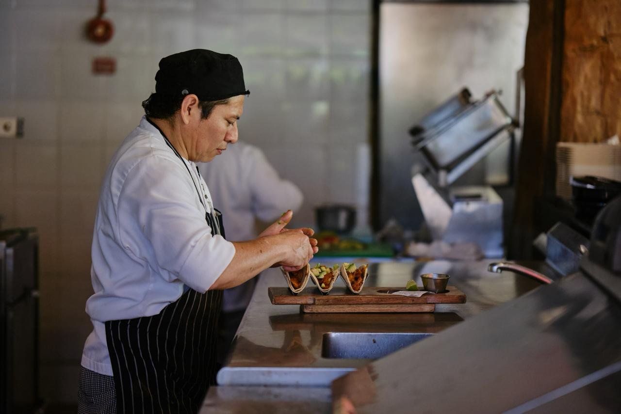 Business owners in Cancún and across Quintana Roo face debt as tourism demand weakens and costs rise
