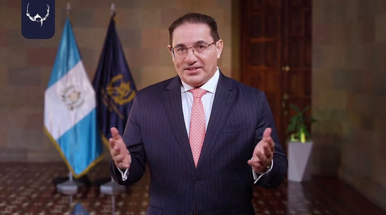 Guatemalan Interior Minister Marco Antonio Villeda announces the capture in Quintana Roo of two Barrio 18 fugitives who escaped from the Fraijanes 2 prison