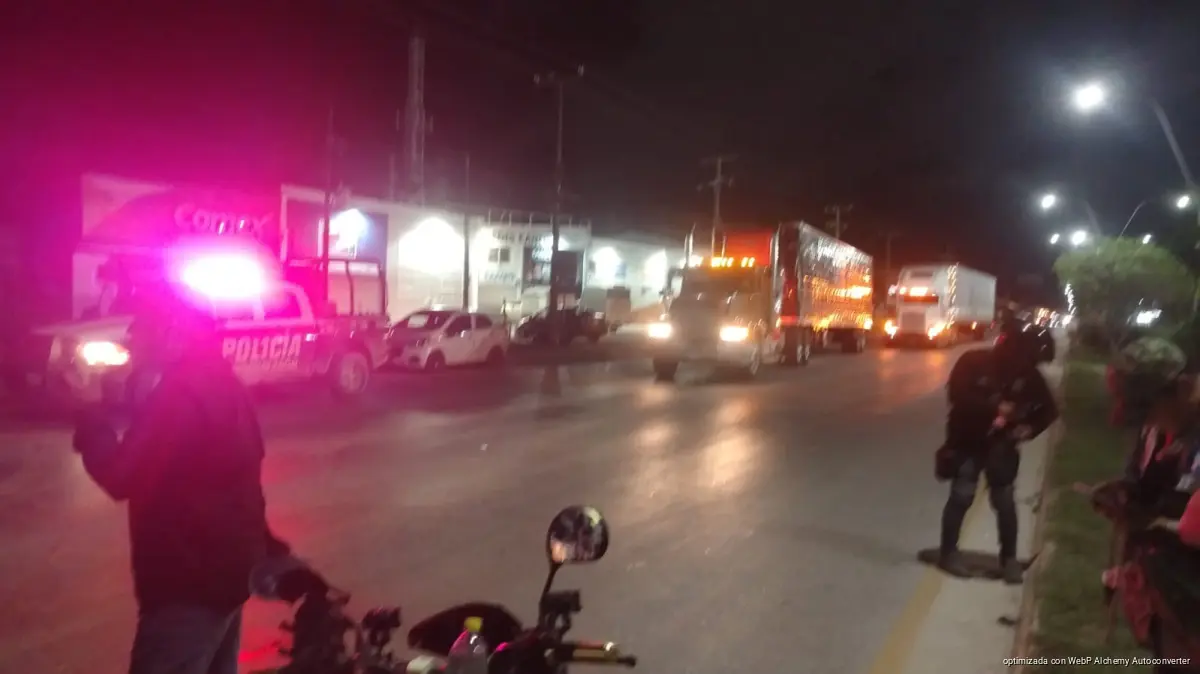 Two young children reported missing in Cancún were located by traffic officers walking along Avenida José López Portillo and reunited with their family