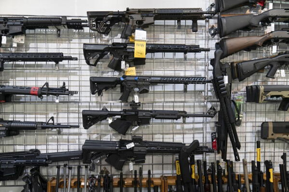 Illustration of firearms and messaging apps used by young US gun traffickers who supply Mexican drug cartels
