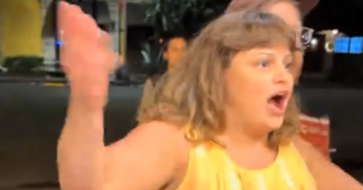 Screenshot of a confrontation between a US woman and workers at a taquería in Mexico City